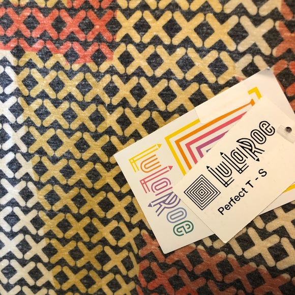 📦 SOLD - LulaRoe Perfect T Size Small - Picture 2 of 2